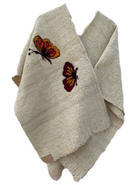 Ruana Crudo Mariposa capa abierta
